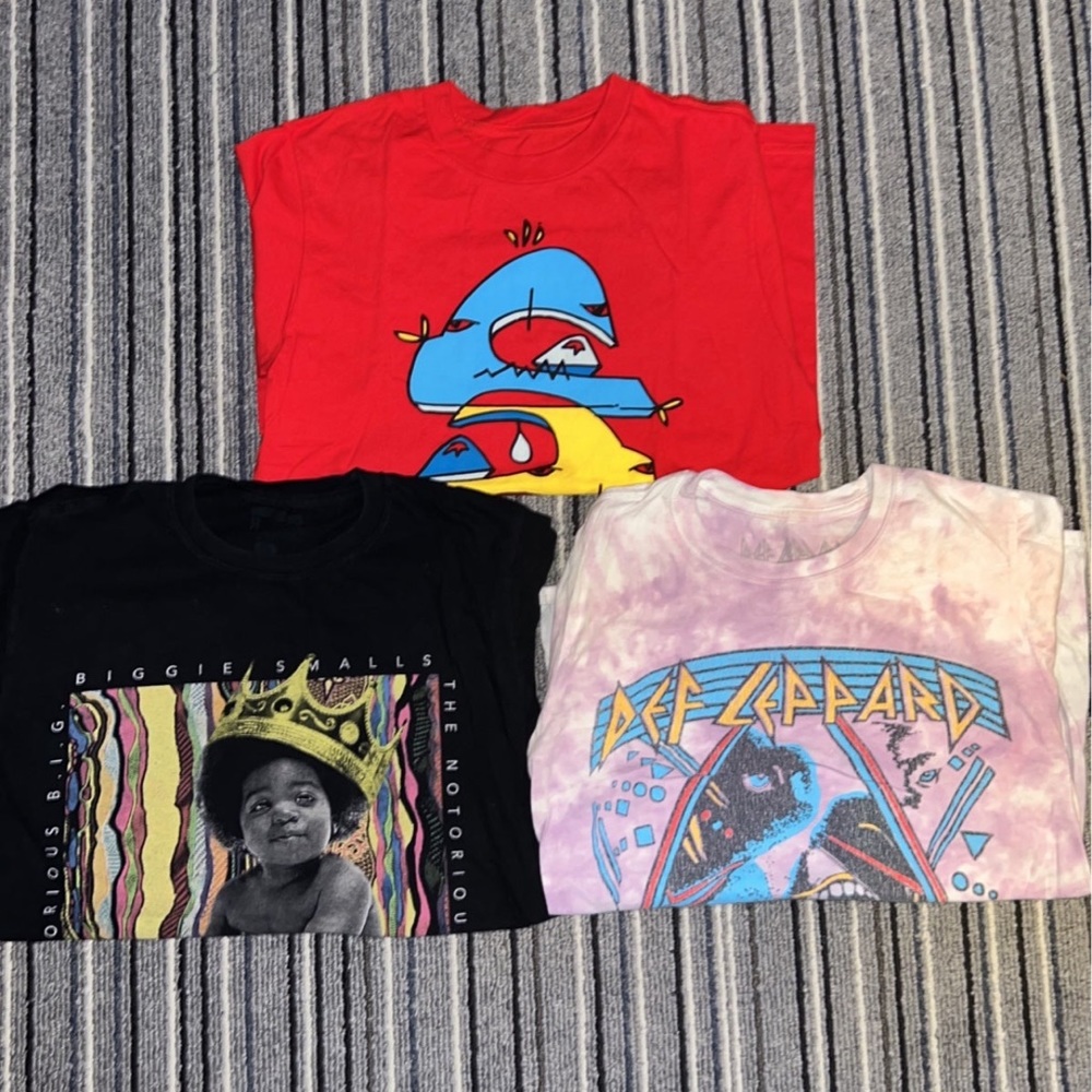 T shirt bundle (Size Small)